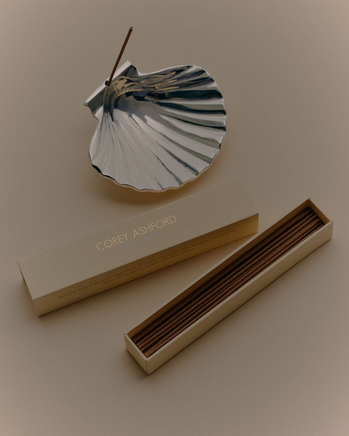 Silver scallop incense holder in silver-plated brass, mirror-polished