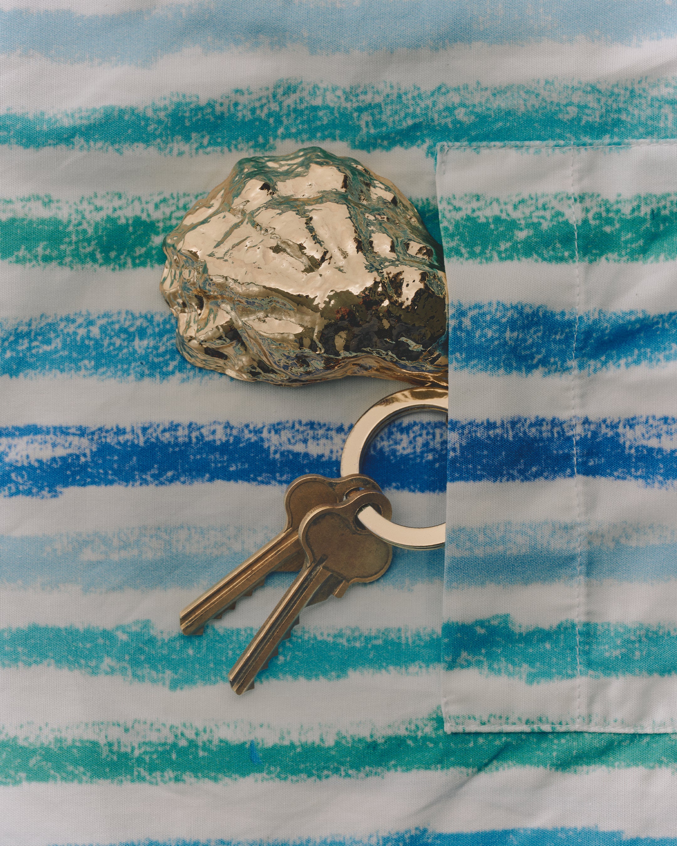 Oyster Keyring | Gold
