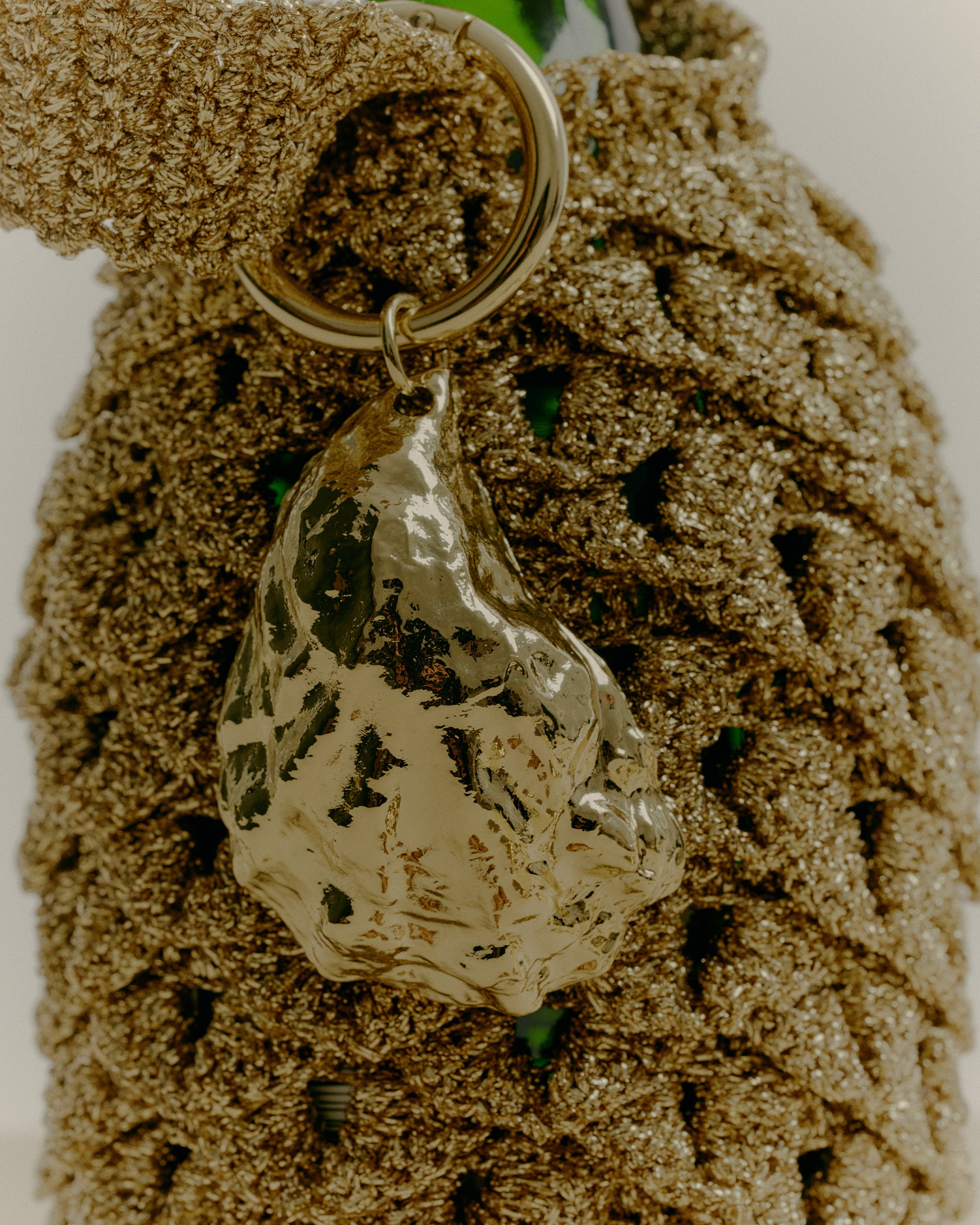 Oyster Keyring | Gold